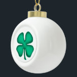 Boule En Céramique Lucky 4 Leaf Irish Clover<br><div class="desc">Une belle façon de montrer "votre irlandais" et une grande décoration de boule en céramique shamrock de chance pour la St. Patrick's Day, Noël, ou n'importe quel jour. Lucky 4 Leaf Irish Clover est l'art original Steamy Raimon et le 1er design de trèfle à 4 feuilles à vendre partout sur...</div>