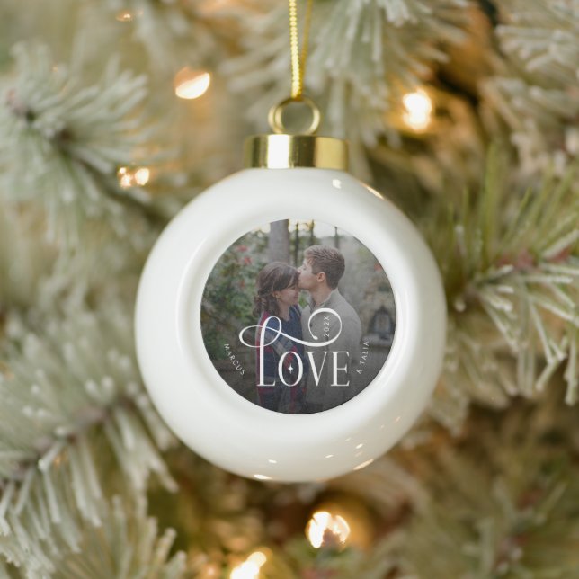 Boule En Céramique Modern Script Love Custom Engaged Couples Photo (Arbre)
