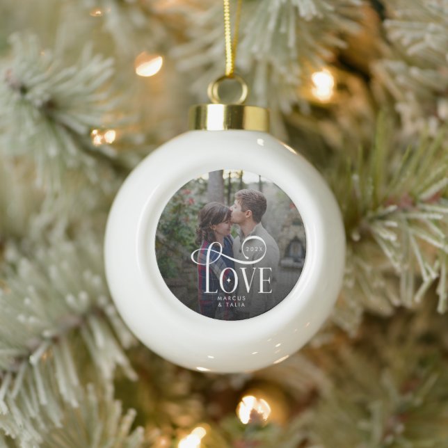 Boule En Céramique Modern Script Love Custom Engaged Couples Photo (Arbre)