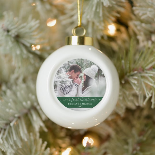 Boule En Céramique Script élégant Notre Premier Couple de Noël Vert (Arbre)