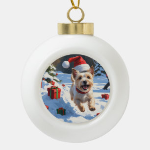 Boule En Céramique Terrier Cairn courant dans la neige avec un chapea