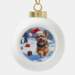 Boule En Céramique Tibetan Terrier courant dans la neige avec un chap