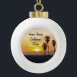 Boule En Céramique Venice Beach California Sunset Xmas<br><div class="desc">Commémorez vos vacances en Californie avec ce magnifique ornement personnalisable avec un beau coucher de soleil doré, orange et violet sur l'océan Pacifique à côté de la promenade de Venice Beach mondialement connu et les amoureux en silhouette se promenant sous les palmiers dans la brise du soir. Personnalisez ce design...</div>