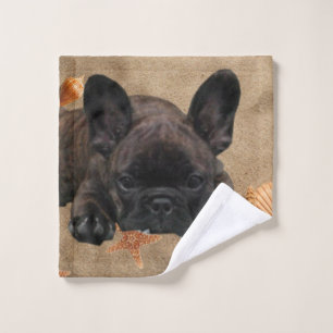 Bouledogue français sur la plage French Bulldog