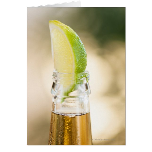Bouteille de bière avec coin citron (Devant)