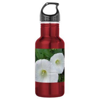 Bouteille d'eau à fleur blanche