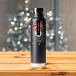 Bouteille D'eau Aquarelle Floral Noël Poinsettia<br><div class="desc">Nom personnalisé sur bouquet floral aquarelle en rouge et blanc avec poinsettia et baies rouges.</div>