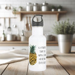 Bouteille D'eau Aquarelle moderne ananas et citation amusante posi<br><div class="desc">Aquarelle moderne ananas et citation amusante positive</div>