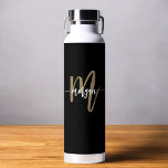 Bouteille D'eau Black Gold Modern Script Girl Monogramme Nom<br><div class="desc">Restez hydratés avec style avec la bouteille d'eau Black and Gold Modern Script Girly Monogram Name. Doté d'un design noir épuré et d'un monogramme d'or audacieux dans une police de script moderne, cette bouteille d'eau est le parfait mélange de luxe et de fonctionnalité. Fabriqué avec des matériaux durables et écologiques,...</div>