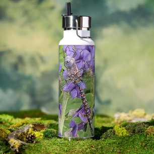 Bouteille D'eau Bleu-Eyed Denton sur les fleurs violettes