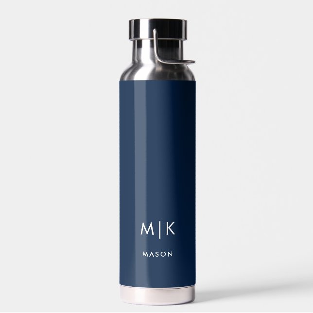 Bouteille D'eau Bleu foncé et blanc | Monogramme moderne (Gauche)