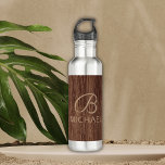 Bouteille D'eau Bois Bois Bois Bois Bois Avec Monogramme Nom Perso<br><div class="desc">Bois Bois Bois Bois avec Monogramme Personnalisé Nom bouteille d'eau comprend un morceau de bois rustique avec un monogramme et un nom personnalisé. Personnalisez en modifiant le texte dans la zone de texte ou supprimez sans texte. Conçu par ©Evco Studio www.zazzle.com/store/evcostudio</div>