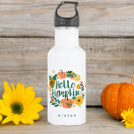 Bouteille D'eau Bonjour Citrouille Automne Fleur sauvage Butterfly<br><div class="desc">Le design présente nos magnifiques fleurs jaunes de fleurs d'automne fleur sauvage et citrouilles dans le jaune clair, rose et vert feuillage. Le jardin fleuri fleur sauvage et les papillons crée une belle couronne citrouille à fleurs d'automne, avec les mots "hello citrouille" dans une belle police de caractères stylisée de...</div>