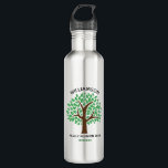 Bouteille D'eau Cadeau de conservation personnalisée de l'arbre gé<br><div class="desc">Customisez cette jolie bouteille d'eau personnalisée en vert pour votre prochaine réunion de famille. Personnalisez avec le nom de famille au-dessus des feuilles verts avec l'événement et l'année sous le dessin de la nature. Cadeaux d'arbre de famille.</div>