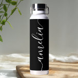 Bouteille D'eau Calligraphie de fille Noir moderne<br><div class="desc">Nom dans la calligraphie script moderne.</div>