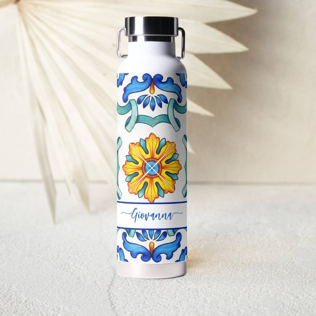 Bouteille D'eau Carreaux de Majolica méditerranéen imprimé bleu et (Bridesmaid gifts personalized bane water bottle blue and yellow Majolica tiles Mediterranean themed)