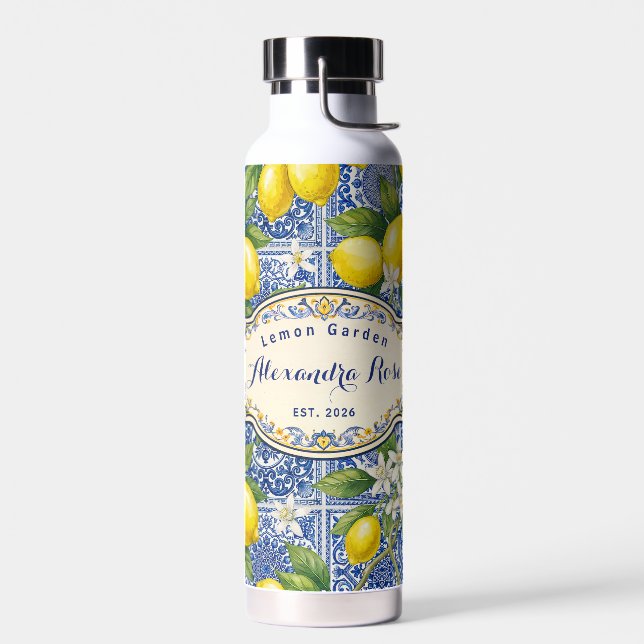 Bouteille D'eau Carreaux de style français avec nom en monogramme  (Gauche)