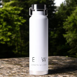Bouteille D'eau Classic Élégant Moderne Minimaliste Nom Monogramme<br><div class="desc">Élevez votre routine d'hydratation avec notre bouteille d'eau noire Monogramme moderne classique élégant. Conçue avec soin, cette bouteille d'eau allie élégance intemporelle et minimalisme contemporain, ce qui en fait un accessoire élégant et fonctionnel pour votre quotidien. Réalisée avec précision et attention au détail, cette bouteille d'eau est plus qu'un simple...</div>