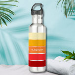 Bouteille D'eau Coloré moderne Nom du bloc de couleurs d'été<br><div class="desc">Moderne Colorful Summer Color Block Nom Bouteille d'eau en acier inoxydable présente un design coloré et moderne dans un motif en bloc de couleur dans les tons rouge et orange avec votre nom personnalisé. Parfait comme cadeau pour Noël, anniversaire, vacances, école, collège, team building et plus encore. Conçu par ©...</div>