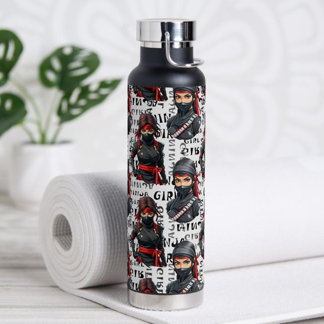 Bouteille D'eau Conception de motif de texte avec des filles ninja (Créateur téléchargé)