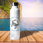 Bouteille D'eau Crabe bleu de l'océan marin simple<br><div class="desc">Ce design comprend un simple plaisir unique nautique simili, avec le Maryland de crabe bleu marine, un style typographique mignon un design tendance gris bleu gris, un drôle de créatif poisson cool marine, une personnaliser personnalisée nom, une nature animal eau mer vie, une plage côtière salon maison chauffe, une bouteille...</div>