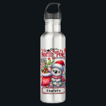Bouteille D'eau Cute Koala Chirstmas Nom personnalisé<br><div class="desc">Cute Koala Chirstmas Nom personnalisé Bouteilles d'eau de vacances comprend une jolie Koala portant un chapeau de Père Noël et une écharpe avec un sac Père Noël. Parfait pour les cadeaux de Noël,  fêtes de Noël et fêtes de fin d'année,  anniversaires et plus encore. Créé par Evco Studio www.zazzle.com/store/evcostudio</div>
