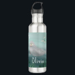 Bouteille D'eau Cute Under the Sea Ocean Seal and Fish Kids School<br><div class="desc">Cette bouteille d'eau en acier mignonne et moderne pour enfants présente une illustration de sceau océanique. Il y a aussi de l'espace sur la bouteille pour ajouter votre propre personnalisation : un nom dans la typographie lunatique. Le cadeau idéal sous la mer pour tout enfant ou passionné de l'océan, idéal...</div>