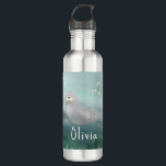 Bouteille D'eau Cute Under the Sea Ocean Seal and Fish Kids School<br><div class="desc">Cette bouteille d'eau en acier mignonne et moderne pour enfants présente une illustration de sceau océanique. Il y a aussi de l'espace sur la bouteille pour ajouter votre propre personnalisation : un nom dans la typographie lunatique. Le cadeau idéal sous la mer pour tout enfant ou passionné de l'océan, idéal...</div>
