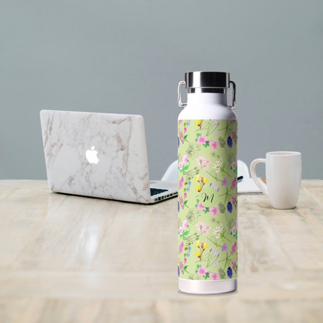 Bouteille D'eau Délicat fleur sauvage vert clair. Personnalisé. (Delicate wildflowers in light green. Custom. Water Bottle
)