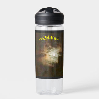 Bouteille D'eau Des points de vue étranges dans le ciel