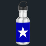 Bouteille D'eau Drapeau bleu Bonnie<br><div class="desc">Drapeau Bonnie Bleu. Le drapeau bleu Bonnie était une bannière officieuse au début de la guerre de Sécession en 1861. Il se compose d'une étoile blanche à cinq branches sur un champ bleu. Il ressemble beaucoup au drapeau de la courte République de Floride occidentale de 1810, ainsi qu'au drapeau actuel...</div>