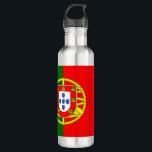 Bouteille D'eau Drapeau du Portugal<br><div class="desc">Le drapeau portugais est une verticale bicolore avec l'emblème d'en centré au-dessus de la frontière de couleur. Les couleurs utilisées dans le drapeau sont rouge, vert. La proportion du drapeau portugais est 2 : 3. Le drapeau du Portugal a été adopté en 1911. La première utilisation de la conception actuelle...</div>