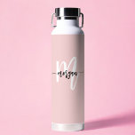 Bouteille D'eau Élégant rose moderne Script Girly Monogramme Nom<br><div class="desc">Restez hydraté dans le style avec l'élégant rose moderne Script Girly Monogram Nom Bouteille d'eau. Cette bouteille élégante et réutilisable est dotée d'un arrière - plan rose doux et d'un monogramme élégant dans une police de script moderne, ajoutant une touche personnalisée. Parfait pour les exercices de gym, l'utilisation de bureau...</div>