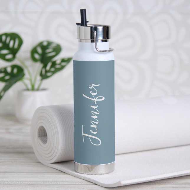 Bouteille D'eau Élégante Dusty Bleu blanc Script femmes (Yoga)