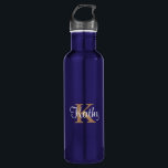 Bouteille D'eau En Acier Inoxydable Classic Blue Gold Monogramme initial<br><div class="desc">Monogramme d'or bleu classique Première bouteille d'eau moderne. Fait un cadeau spécial pour les hommes,  les femmes,  les employeurs,  les employés,  les étudiants,  les enseignants,  etc...  Ce modèle vous permet de customiser facilement le texte.</div>