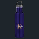 Bouteille D'eau En Acier Inoxydable Classic Blue Gold Monogramme initial<br><div class="desc">Monogramme d'or bleu classique Première bouteille d'eau moderne. Fait un cadeau spécial pour les hommes,  les femmes,  les employeurs,  les employés,  les étudiants,  les enseignants,  etc...  Ce modèle vous permet de customiser facilement le texte.</div>