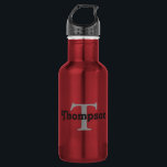 Bouteille D'eau En Acier Inoxydable Nom de monogramme noir personnalisé rouge classiqu<br><div class="desc">Classic Stylish Monogrammed Nom,  Initial ou votre propre texte,  Rouge Bouteille d'eau en acier inoxydable personnalisée. Ce modèle vous permet de customiser facilement votre propre texte et votre propre couleur.</div>