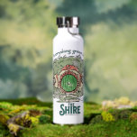 Bouteille D'eau Everything Grows in THE SHIRE™<br><div class="desc">Bring a little piece of Middle-Earth™ to your everyday with this charming Lord of the Rings™ design inspired by the cozy hills of Hobbiton. Featuring a storybook-style hobbit hole with its iconic round green door tucked into a lush hillside, the artwork is paired with the beloved phrase, “Everything grows in...</div>