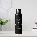 Bouteille D'eau Fleur sauvage noir jaune 50 fabuleux anniversaire<br><div class="desc">Arrière - plan noir. Décoré d'abeilles et de fleurs sauvages peints en violet. Personnalisez et ajoutez un nom et un âge. Texte blanc.</div>
