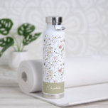 Bouteille D'eau Floral Personnalisé Nom Fleur sauvage<br><div class="desc">Soyez prêt à tourner la tête avec cette magnifique bouteille d'eau Fleur sauvage. Il présente un beau motif floral aquarelle et peut être personnalisé avec votre nom. Idéal pour faire des randonnées ou rester avec vous à la salle de sport,  cette bouteille élégante deviendra votre compagnon favori.</div>