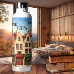 Bouteille D'eau Funny Crazy Cat Lady Coffee Books 22oz<br><div class="desc">Bouteille d'eau avec une jolie scène artistique de ville avec plusieurs chats et vos propres textes (drôles ou autres). Parfait pour une dame de chat folle ou toute personne qui aime les chats.</div>