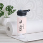 Bouteille D'eau Futur Madame Fête de Mariage Rose Pâle<br><div class="desc">Bouteille d'eau pour la fête de mariage de la future Mme en rose pâle et noir. Découvrez notre collection de magasin ci-dessous pour les articles assortis.</div>
