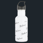Bouteille D'eau Graffiti Eau de script de nom personnalisé<br><div class="desc">Élégant nom de grafitti de script, bouteille d'eau, parfaite pour faire de la remise en forme, une séance de gym, de course, de jogging, d'entraînement, tout sport, pique-nique au parc ou à la plage et au travail. Le type de police, la taille et la couleur peuvent être modifiés en cliquant...</div>