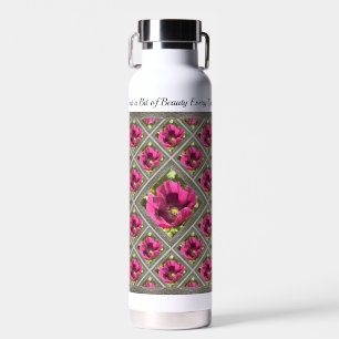 Bouteille d'eau isolée avec Poppies magenta