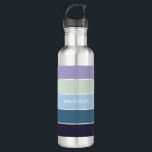 Bouteille D'eau Jardin Bleu Bloc de couleur Nom personnalisé<br><div class="desc">Ce design coloré et moderne comprend un motif couleur en violet avec votre nom personnalisé #bouteilles d'eau #drinkware #cadeaux personnalisés</div>