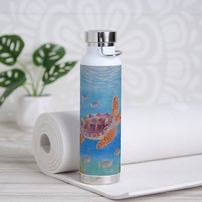 Bouteille D'eau Jeune tortue marine caouanne (Yoga (pivoté))