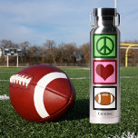 Bouteille D'eau Joueur de football Peace Love personnalisé<br><div class="desc">Personnalisez cette mignonne bouteille d'eau Peace Love Football avec un nom de joueur ou d'entraîneur sous le signe de paix,  le coeur et la balle. Un cadeau sportif cool pour Noël.</div>