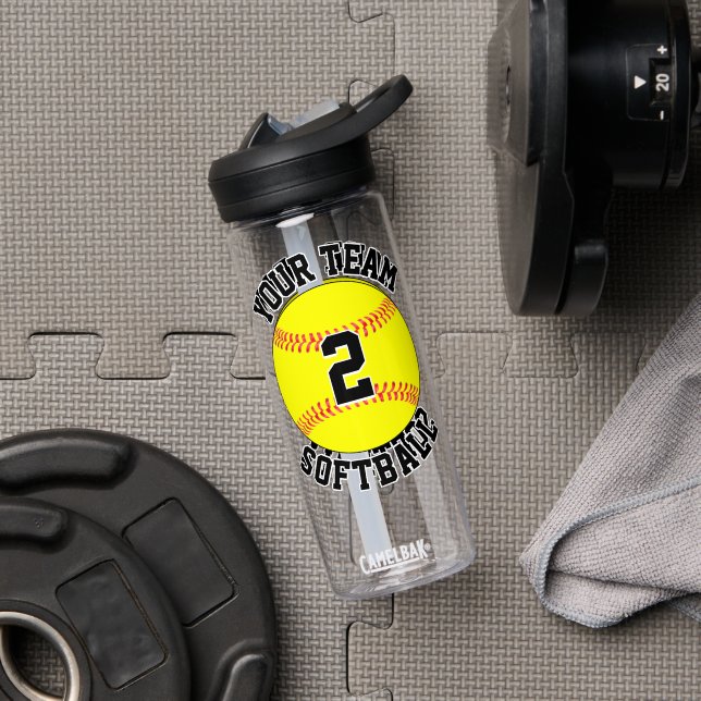 Bouteille D'eau Joueuse de softball - Nom d'équipe personnalisé et (Salle de sport (pivotée))