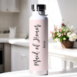 Bouteille D'eau La femme d'honneur Fête des mariées rose pâle<br><div class="desc">Maid of Honor Water Bottle in Blush Pink pour Mariage,  fête de mariée,  Fête des mariées,  soirée de bachelorette. Découvrez d'autres produits avec ce design dans la collection ci-dessous.</div>
