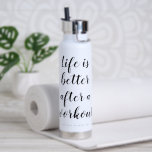 Bouteille D'eau La vie est meilleure après une séance de sport sur<br><div class="desc">La vie est meilleure après une séance d'entraînement sur mesure Water Bottle. Bouteille d'eau isolée pour gymnase, fitness, entraînement, carrosserie, levage, yoga, pilates, stretching, etc. Personnalisez avec votre propre nom et devis cool en option. Typographie noir et blanc ou changer en vos couleurs préférées. Avec de la paille popup pratique...</div>